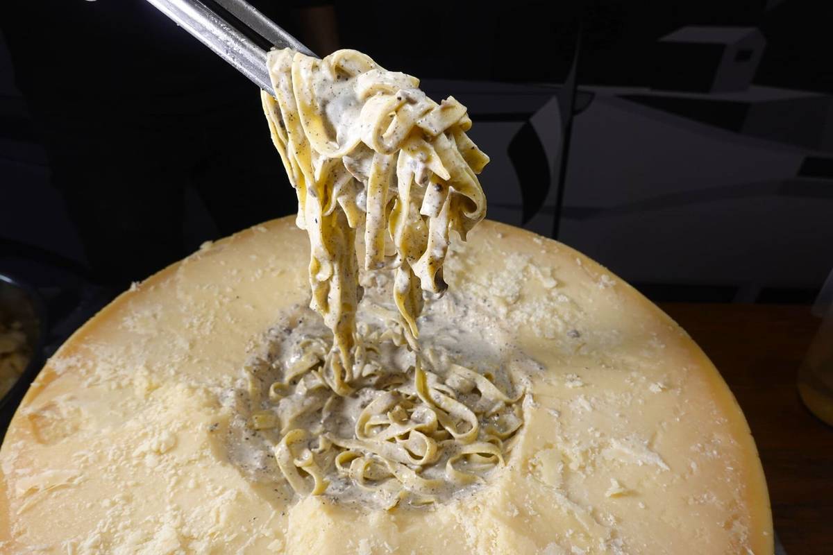 Saporita cheese pasta wheel