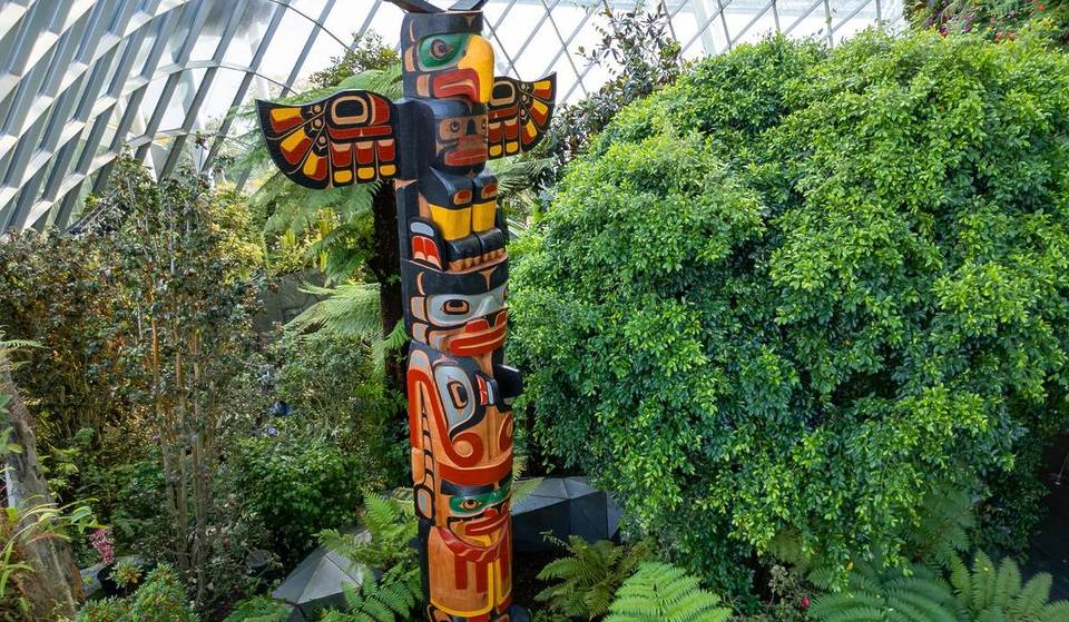 Discover The First-Ever Thunderbird Totem Pole Hidden At Gardens By The Bay