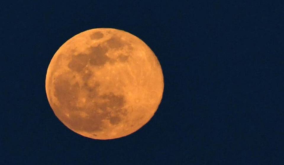 Singapore Stargazers See Lowest Strawberry Moon For Nearly 20 Years