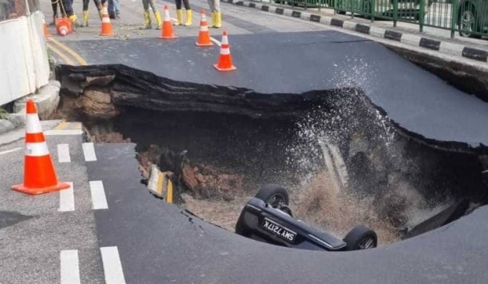 Driver Plunges Into Tanjong Katong Sinkhole—Here&#8217;s What Caused It