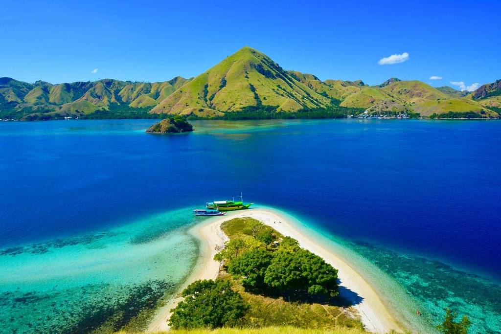 world's most beautiful country is Indonesia and it's just 45 minutes from Singapore