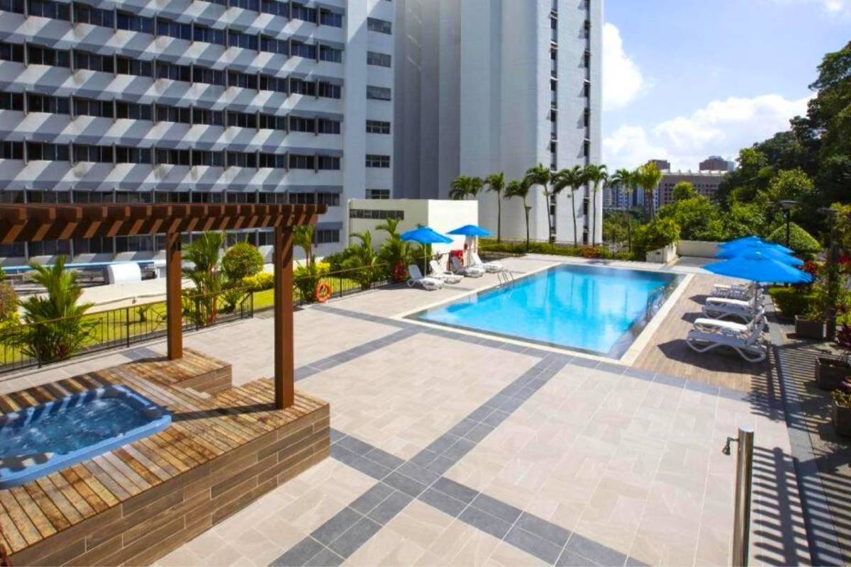 Hotel Miramar outdoor pool in Singapore