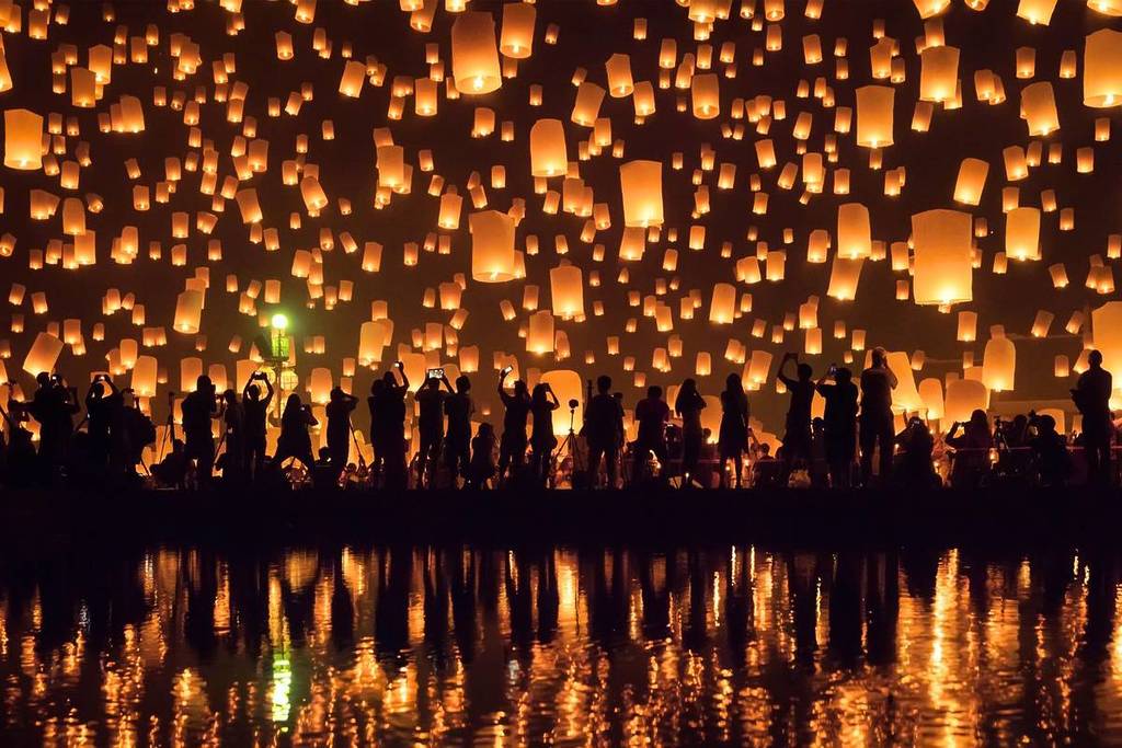 Loy Krathong Festival and Yi Peng Festival in Thailand discover lantern festival near Singapore