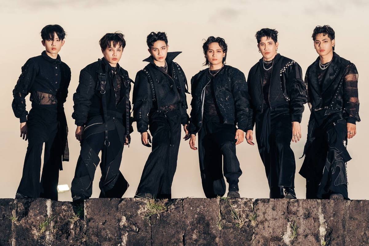 1ST ONE (The Philippines) stood in line together