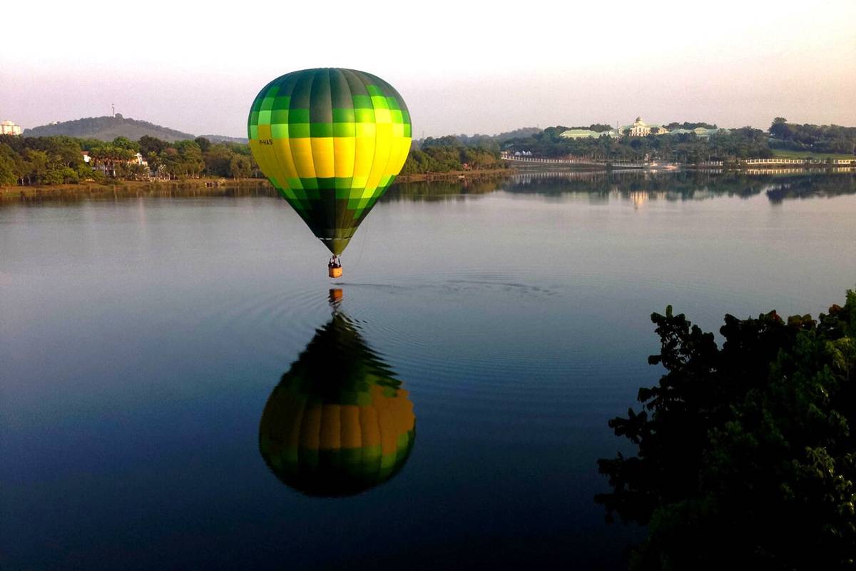 hot air balloon experience near Singapore