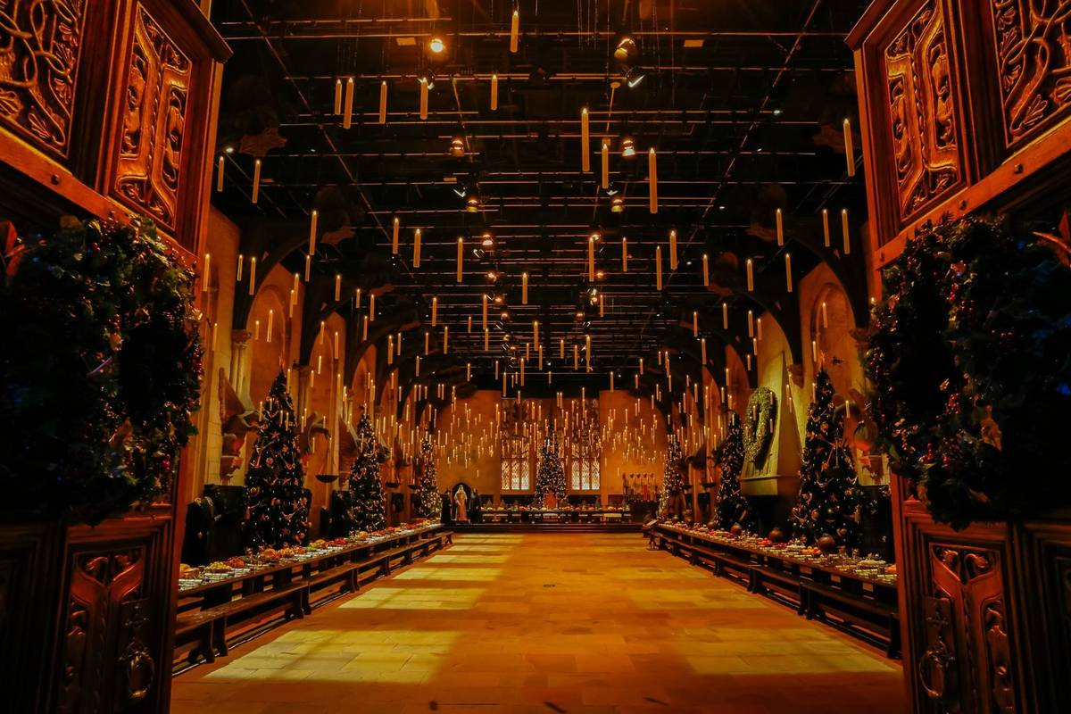 The Great Hall at Tokyo's Harry Potter Studio festive set