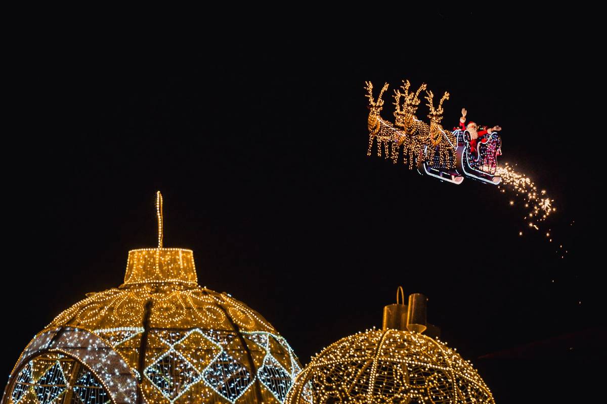 Christmas Wonderland 2025 flying Santa