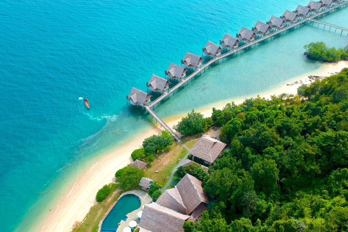 tropical islands in Singapore with Maldives style accommodations