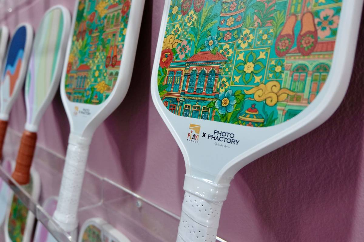 Pickleball padel in pink courts 