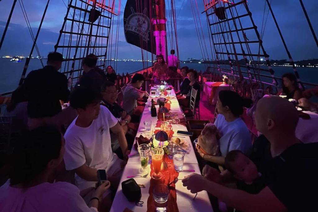romantic cruise ship Valentine's Day dinners Singapore 