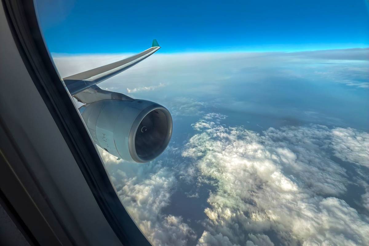 Middle East airspace closure alternative airports worldwide Singapore alternative flight route