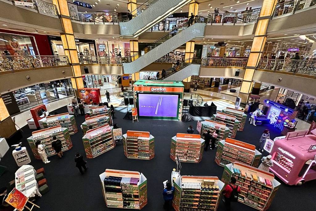 more than 1000 stores at Sunway Pyramid mall