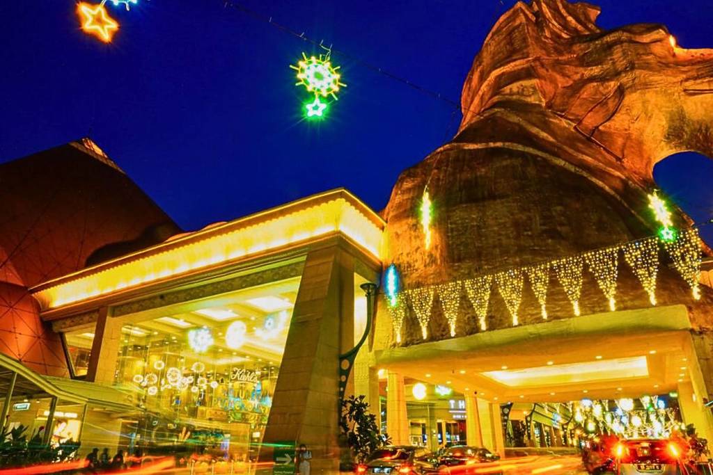 Egyptian themed mall in Selangor exterior Malaysia world's largest malls 