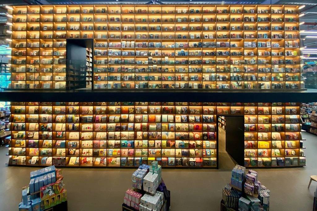 BookXcess at Sunway Big Box Singapore massive towering shelves 