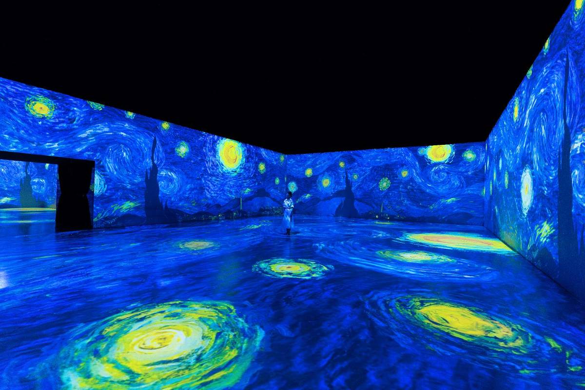 Van Gogh's masterpiece, Starry Night, surrounding the walls of GROUNDSEESAW Singapore