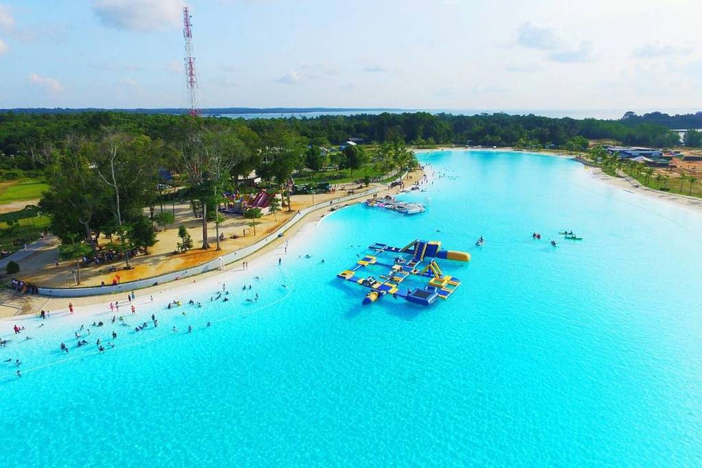 huge crystal blue water lagoon in Bintan Indonesia