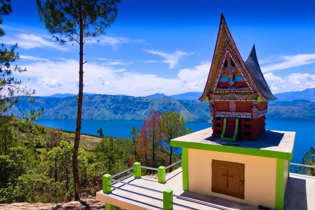 Batak house at the largest volcanic lake in the world