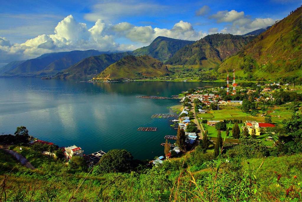 Lake Toba in Indonesia is larger than the whole country of Singapore