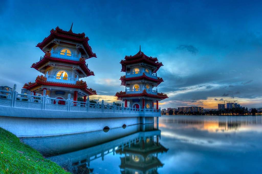 Singapore's largest lake has many things to do in the gardens Jurong