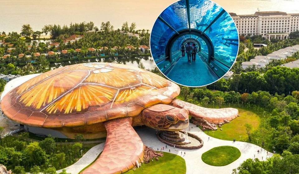 The world’s largest turtle-shaped building is a 1 hour &amp; 45 min flight from SG—featuring 100-metre glass tunnels and 255,000 sea creatures