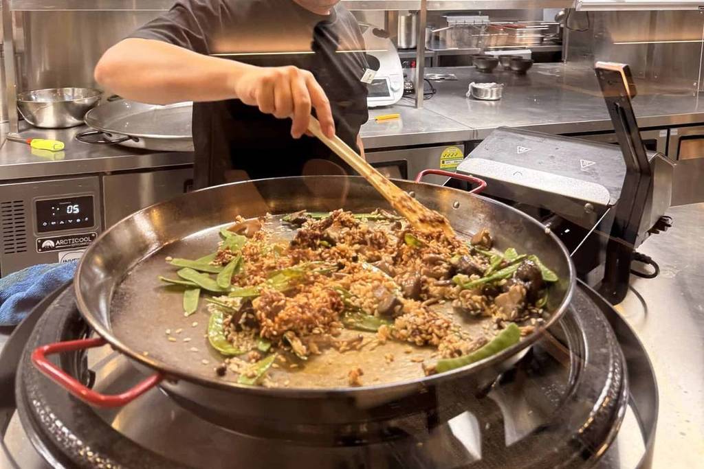 Singapore's top paella at riverside cafe in Clarke Quay