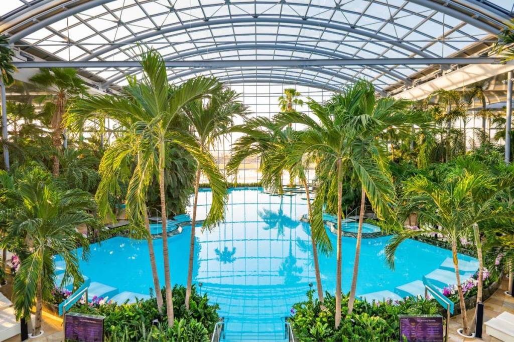 huge indoor pools at Asia´s first ever large wellness destination in Singapore Therme inspired by Therme Bucharest 