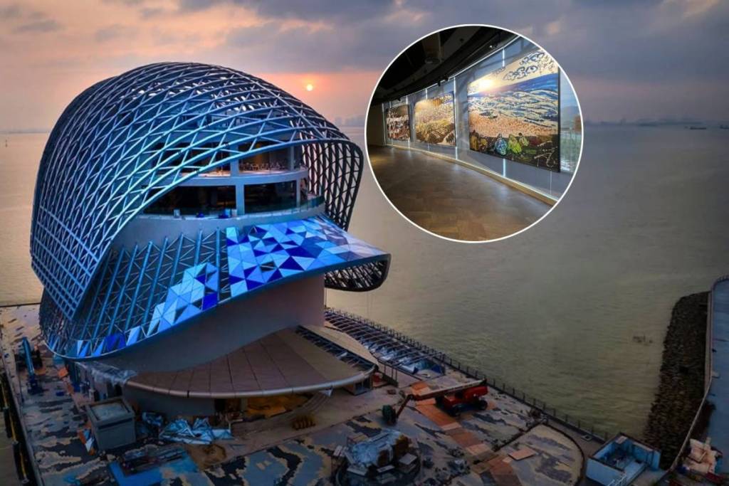 Lin Xiang Xiong Art Gallery world's first floating art gallery of its kind in Penang just 1 hour from Singapore and owned by a Singaporean
