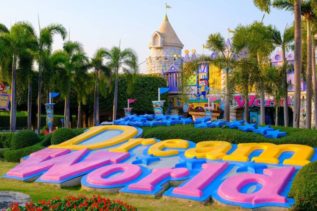 Dream World Bangkok is the same as Universal Studios but 7x cheaper 