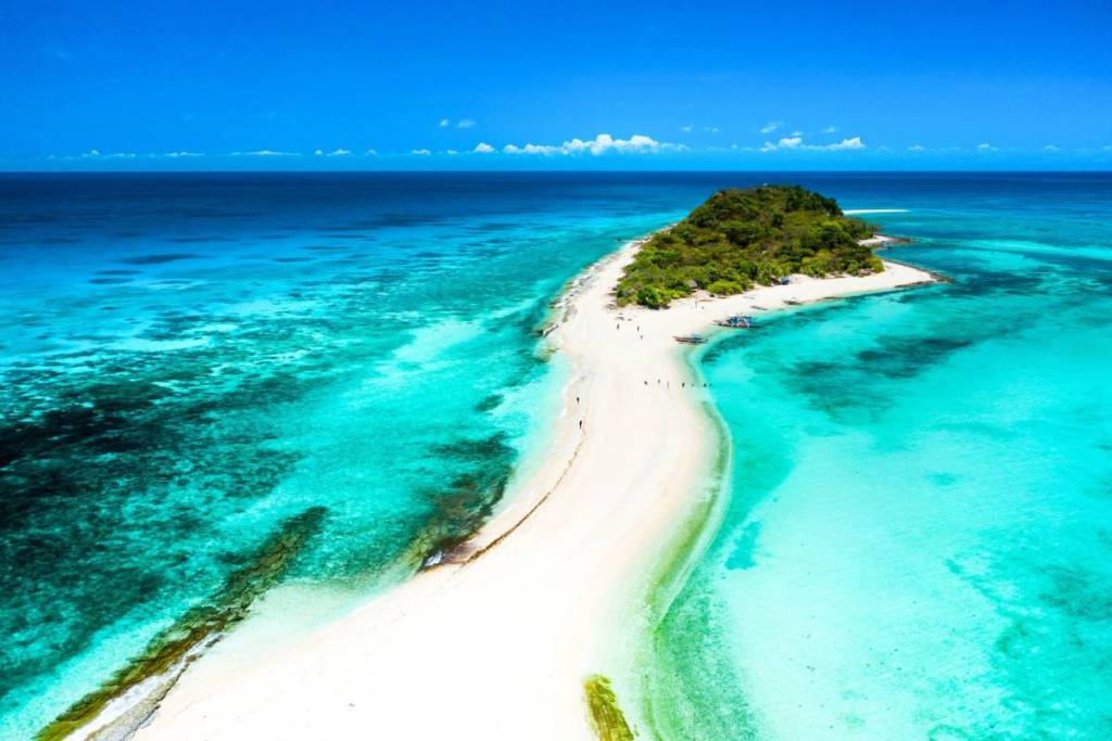 Cresta de Gallo The Philippines This deserted Caribbean-like sandbar near Singapore has zero electricity or resorts and can be walked in under 30 mins