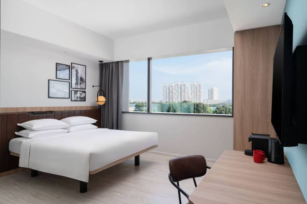 hotel rooms lakeside Jurong 