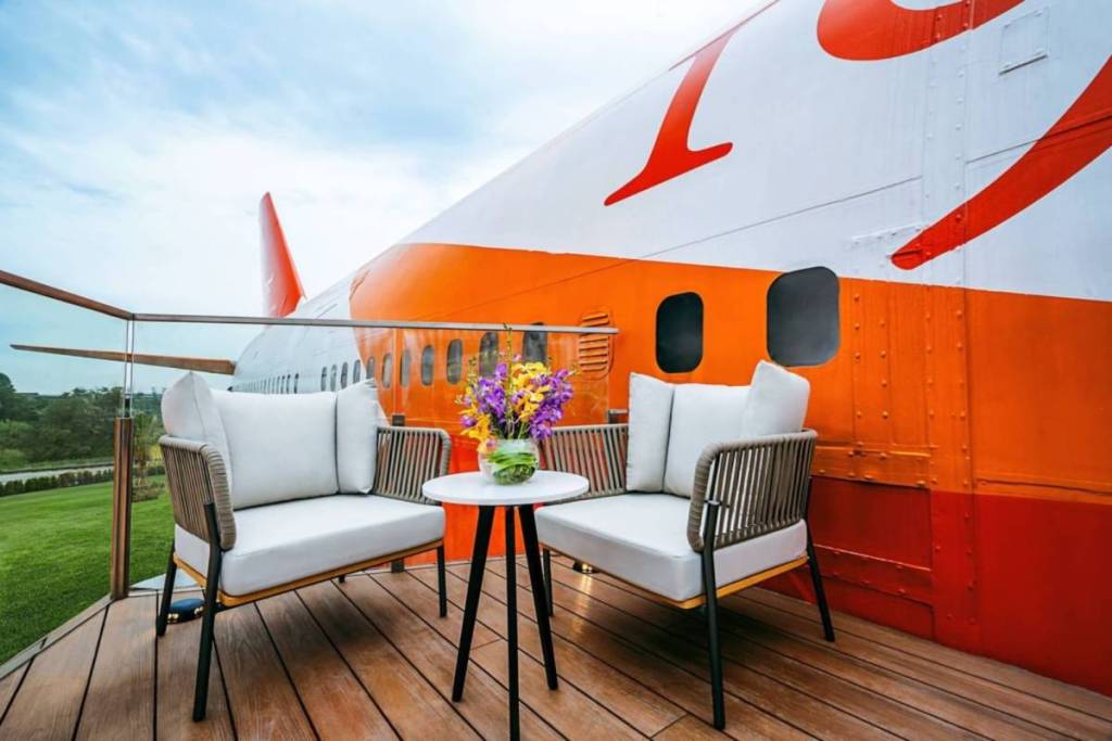 !975 balconies in JB airplane hotel 