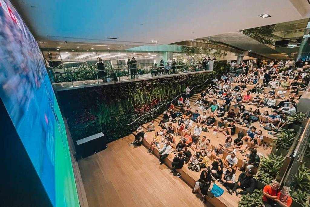 free movie screenings at Singapore airport
