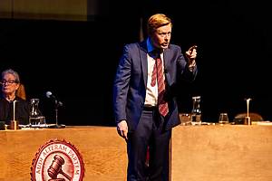 Become part of a captivating court case and solve a gripping criminal case together in this theater show in Stuttgart.