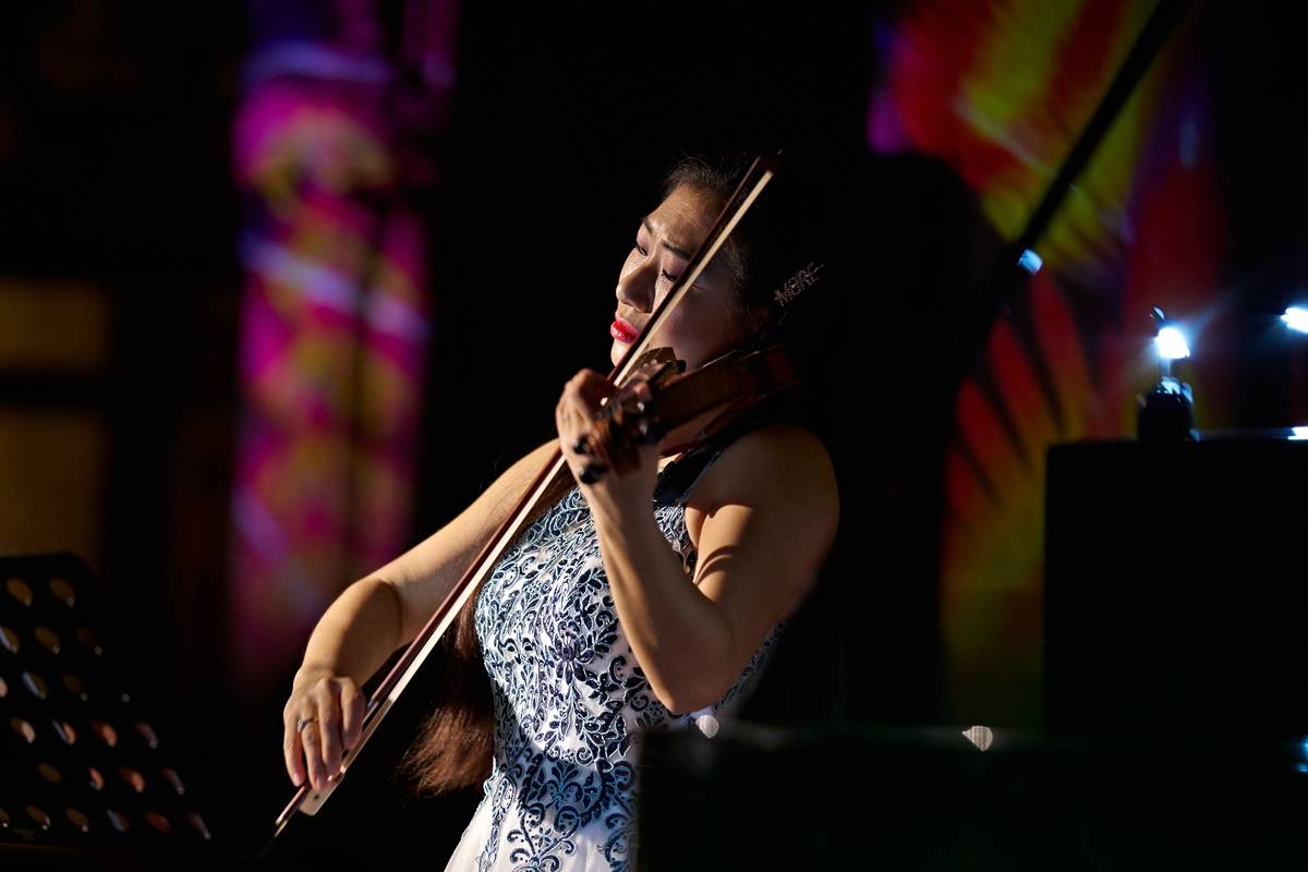 Immersive Lichtshow und Konzert