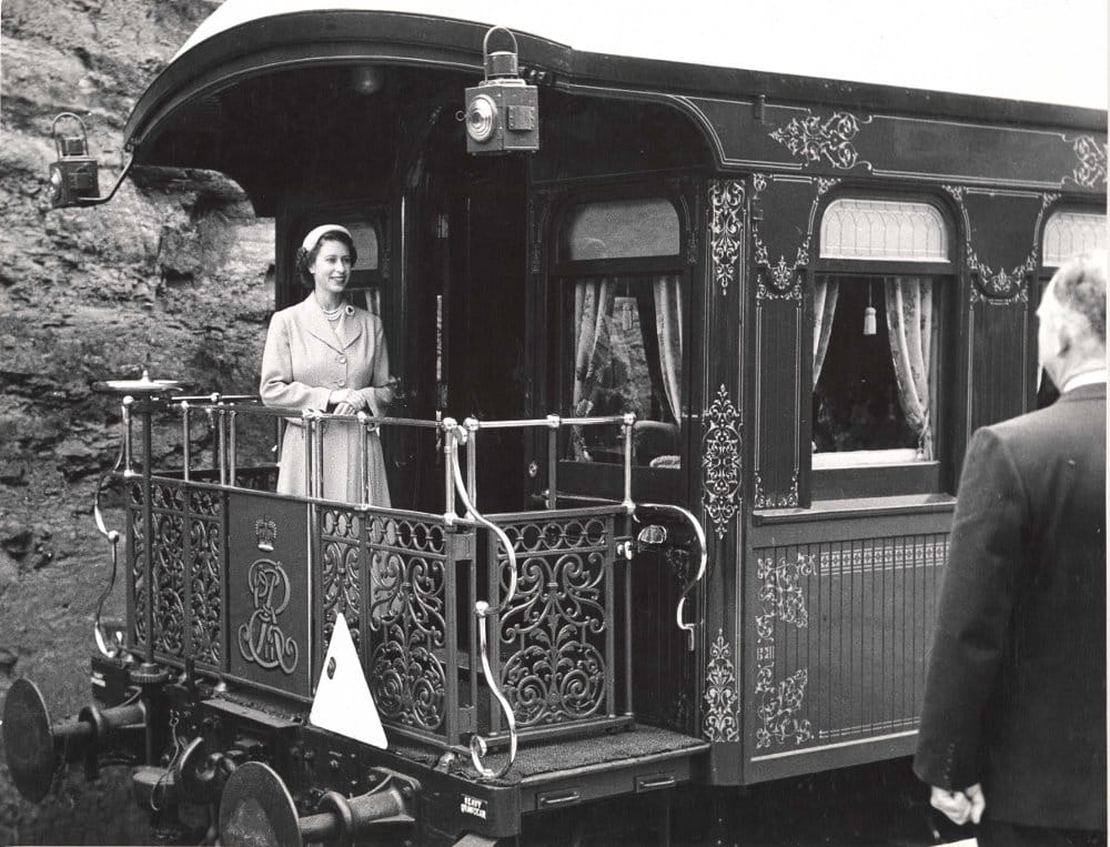 In Pictures The Queen's Royal Tours Of Australia Secret Sydney