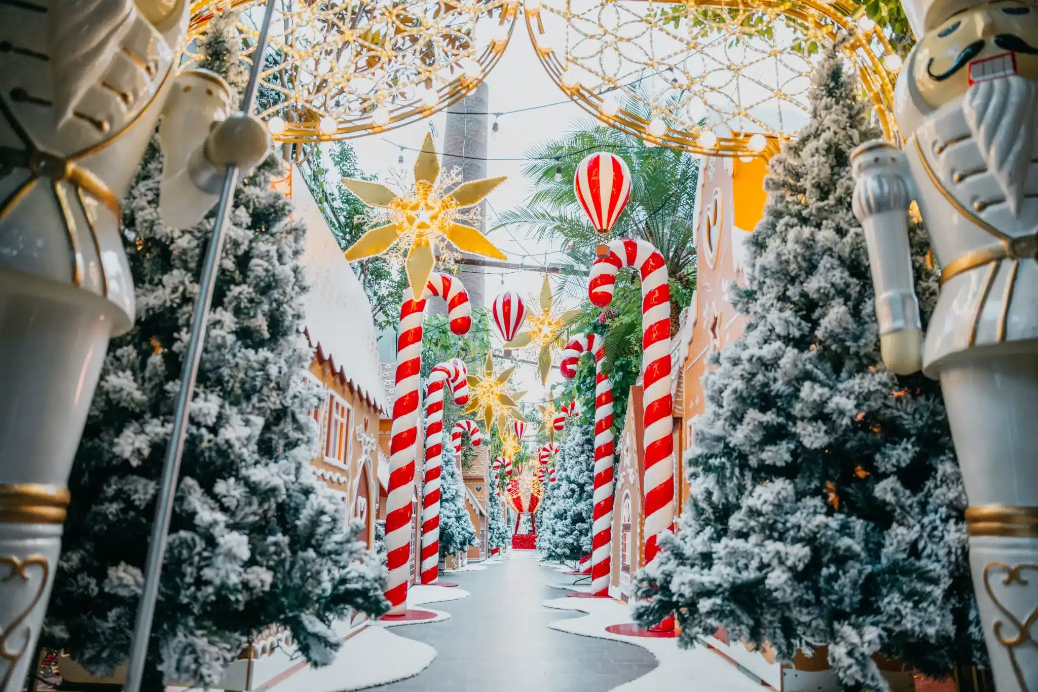 christmas-has-arrived-at-the-grounds-with-snow-capped-gingerbread