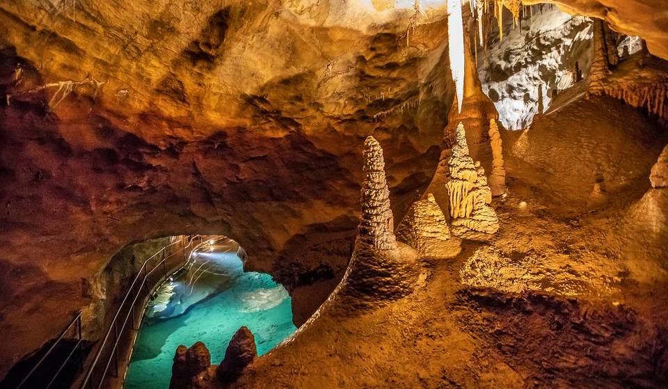 The Oldest Open Caves In The World Are A 3-Hour Drive From Sydney 