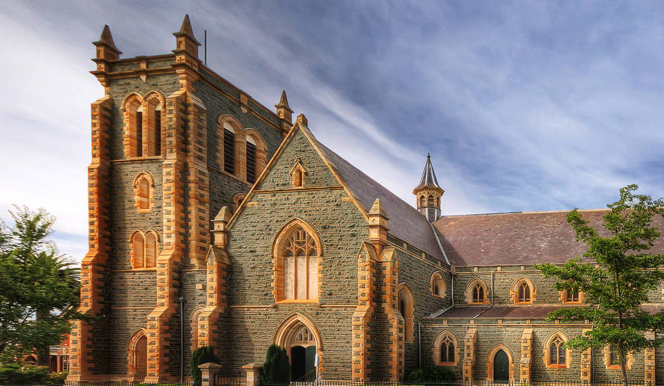 Australia’s First Inland City Is 2 Hours From Sydney – With Beautiful Architecture And An Iconic ‘Big Thing’