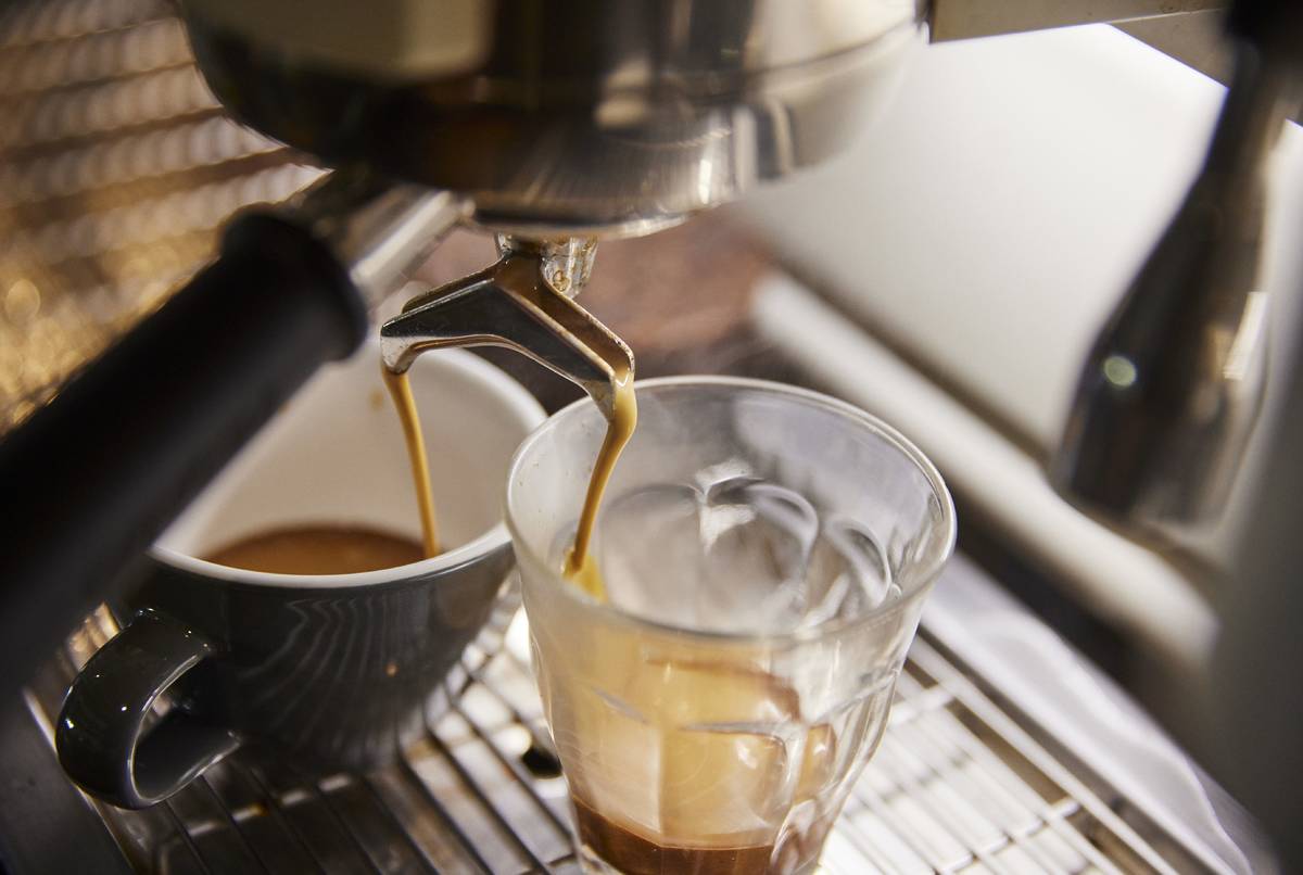 coffee being poured into cups at a cafe in coffs harbour