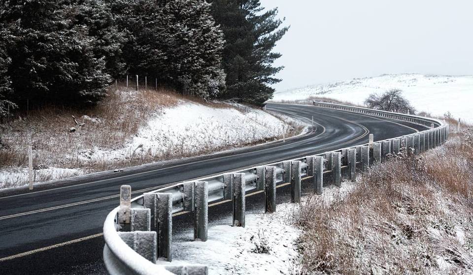This Snowy Town In NSW Is An Enchanting Winter Escape – With Cosy Cafes And Alpine Views