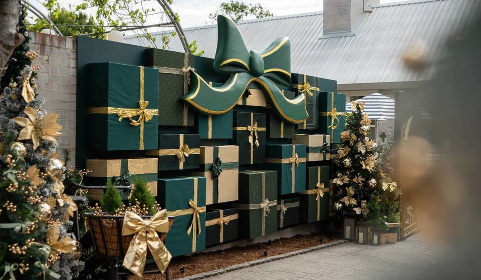 Step Into A Magical Christmas Wonderland At This Tudor-Style Inn Right Outside Sydney