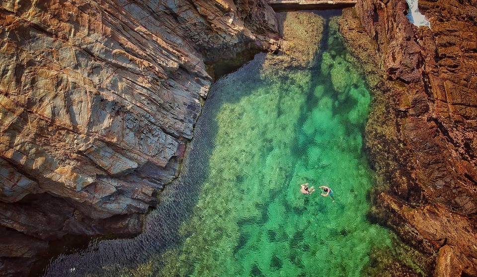 This Emerald Rock Pool Is Touted As The Prettiest In NSW – With Dramatic Cliffside Scenery And Crystal-Clear Waters