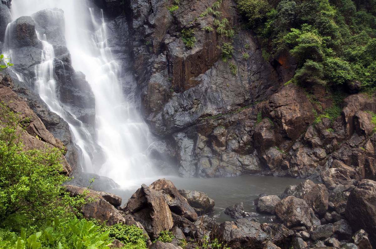 The Tallest Waterfall In NSW Has A Refreshing Rock Pool You Can Swim In ...