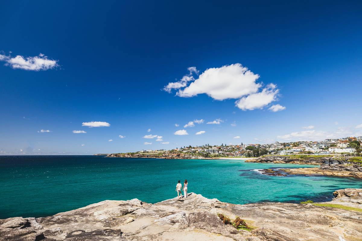 View from the Bondi to Coogee walk showing turquoise water, rocky headlands and coastal suburbs in the distance