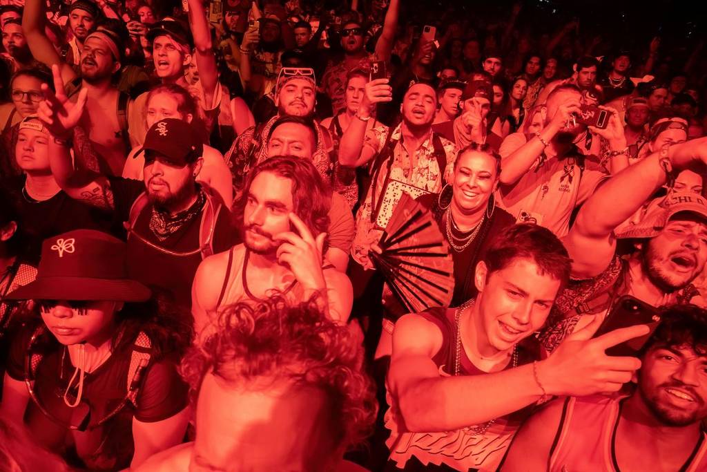 crowd at j cole's tour australia