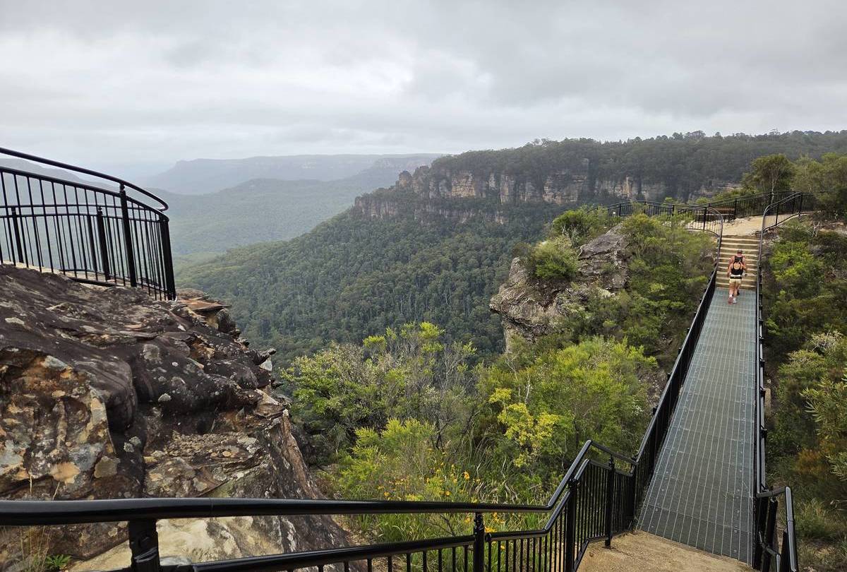 Buttenshaw Bridge on the Grand Cliff Top Walk with sweeping escarpment views across the Jamison Valley in the Blue Mountains