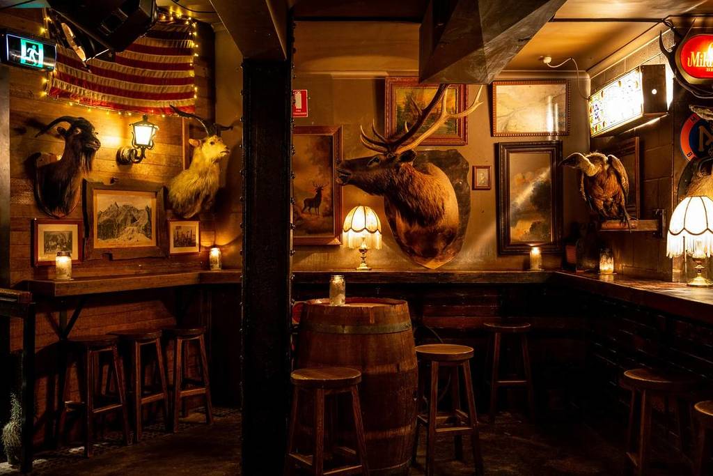 country saloon
