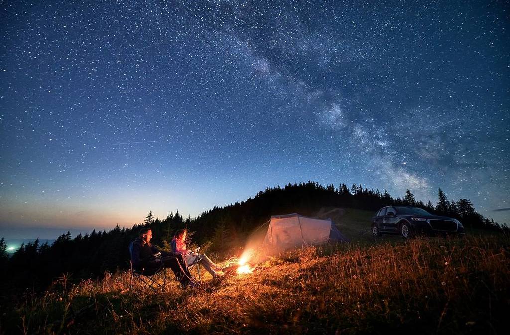 couple stargazing in australia