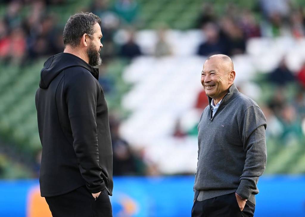 team coaches during match