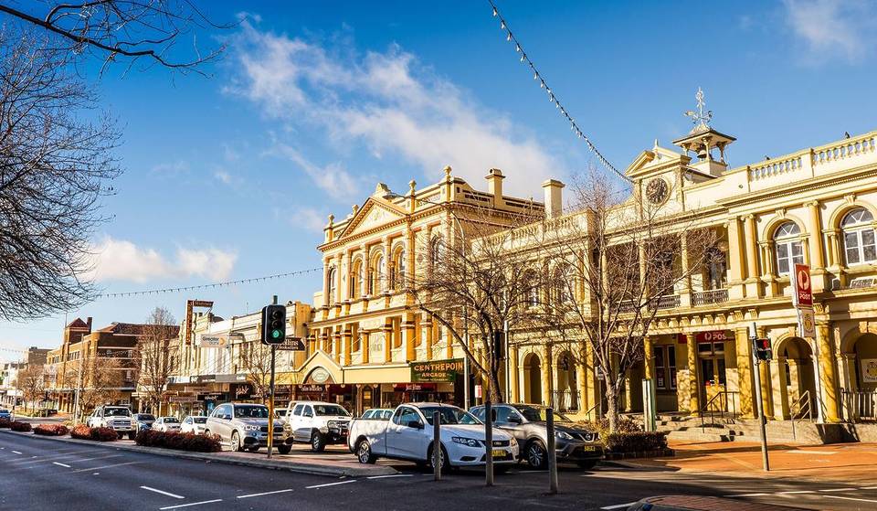 The ‘Prettiest’ Autumn Town In NSW Is Just 3 Hours From Sydney – With Quaint Cafes And A Charming Main Street